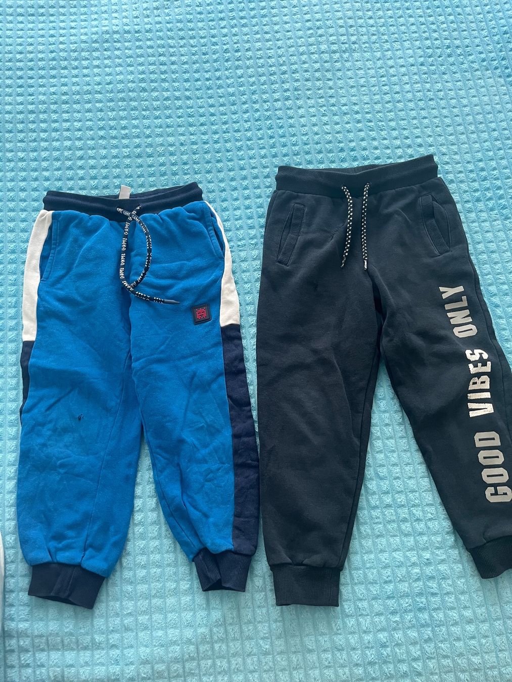 Pantalons: 2 Jogginghosen Gr. 116 – Défectueux à Bern par kho_s6j8