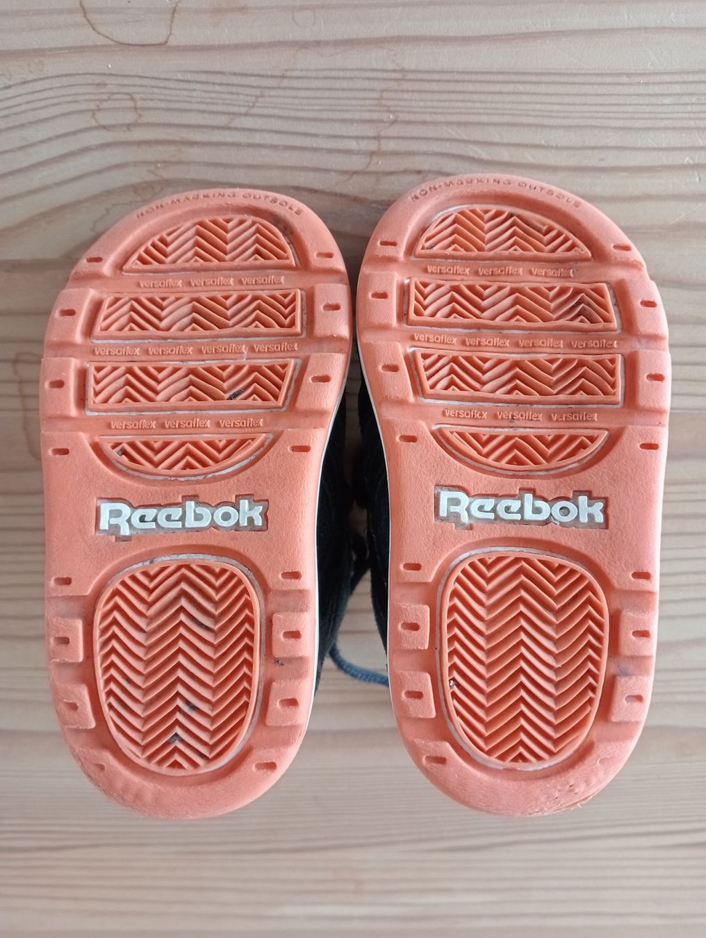 Reebok Scarpe per ragazzi: Kinderschuhe Reebok, Gr. 19.5 – Usato da St.Niklausen LU venduto da Wirdbereitsverwendet 3