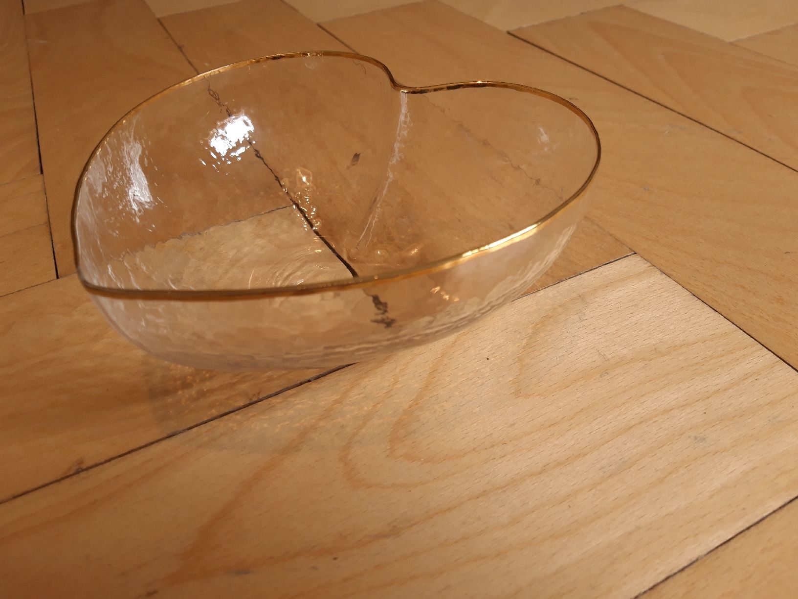 Ciotole: Glasschüssel herzförmig mit Goldrand – Nuovo (secondo la descrizione) da Basel venduto da unk_t572 2