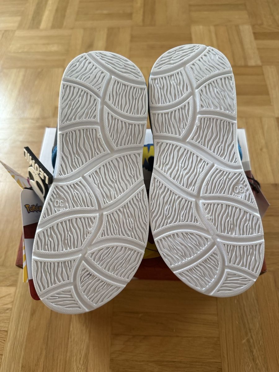 Scarpe per ragazzi: Kinder Sandalen Pikachu Grösse 30 neu – Nuovo (secondo la descrizione) da Watt venduto da Steffi84 2