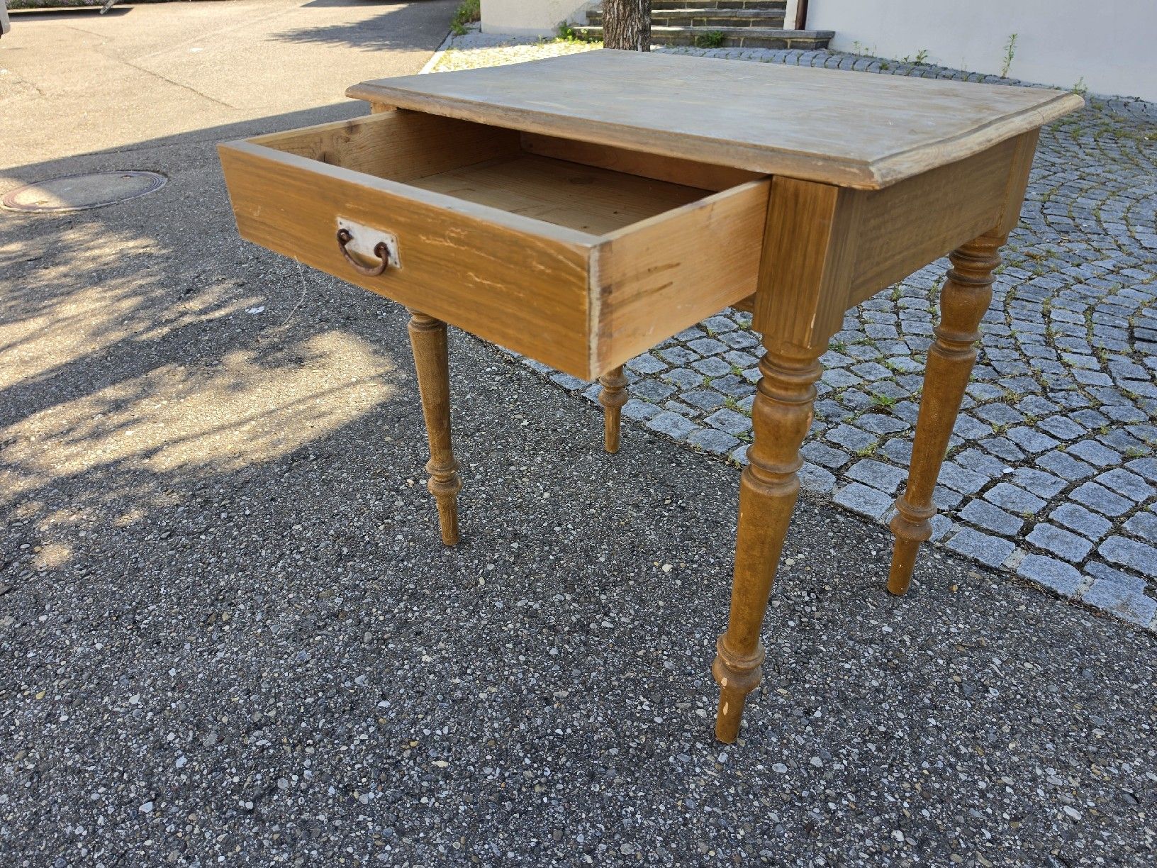 Tavoli: Kleiner Tisch mit Schublade, hellbraun, gebraucht – Usato da Mettlen venduto da elios0888 6
