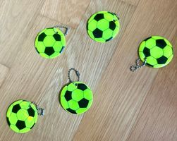 5 REFLEKTIERENDE ANHÄNGER *FUJSSBALL* CA. 5CM NEU+OVP