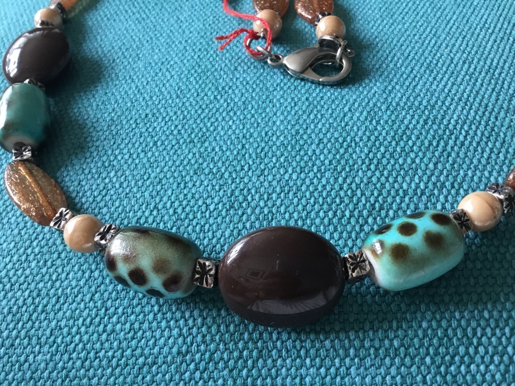 Ketten: Collier long en résine turquoise et brun – Neu und originalverpackt aus Le Landeron von nic_8hd5 1