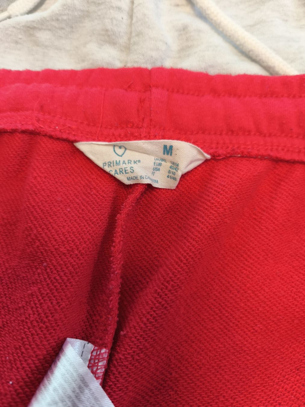 Pantaloni: 2  Kurzhose, Grösse M, 1 Rot, 1 Grau – Usato da Wohlen AG venduto da art_9qvl 1