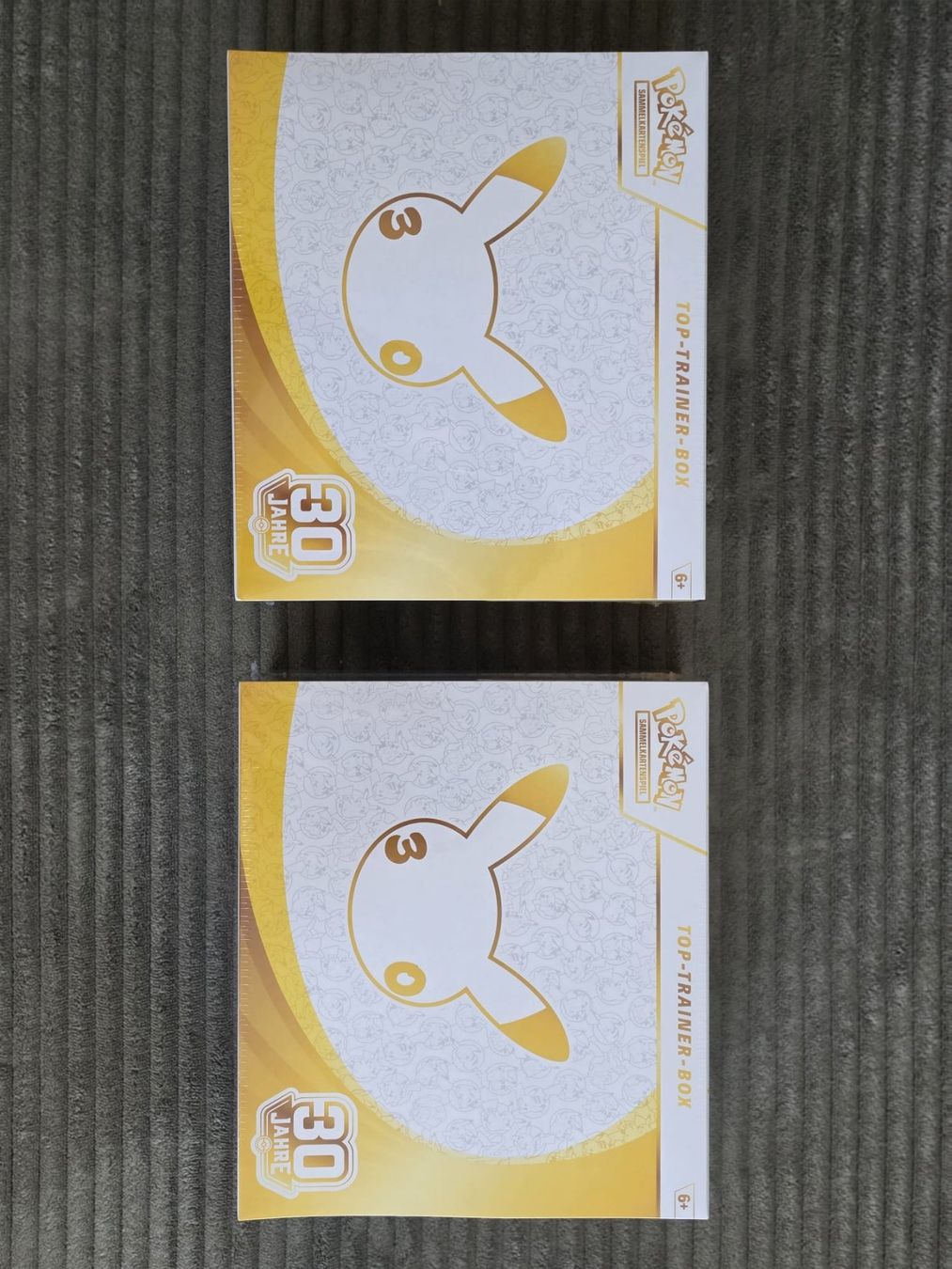 Pokémon Carte collezionabili: Pokemon 30th Celebration ETB - Elite Trainer Box - Deutsch – Nuovo e nell'imballaggio originale da La Chaux-de-Fonds venduto da Aiyden01