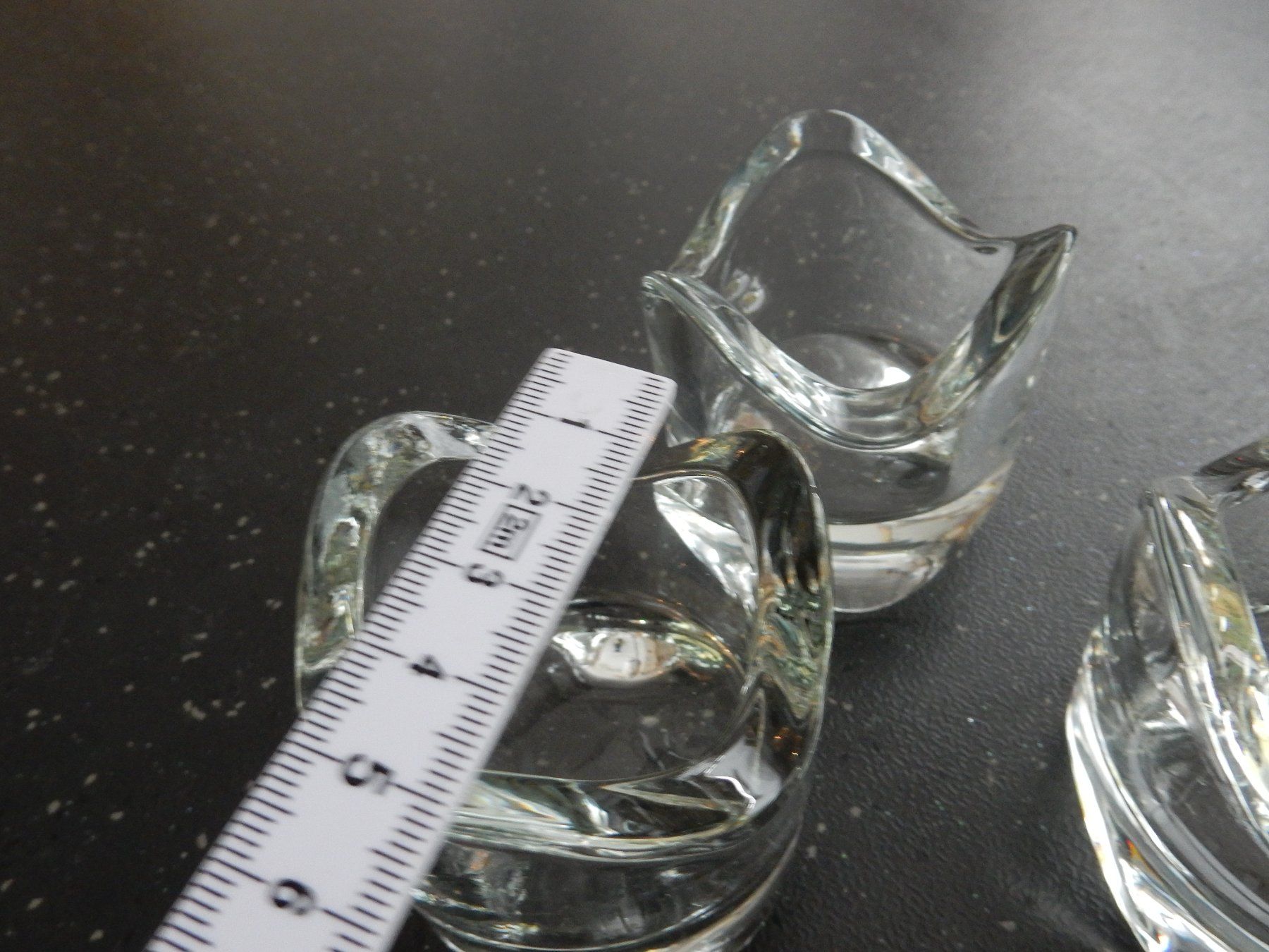 Portacandele: 3er Set: dekorative Teelichthalter aus massivem Glas – Nuovo (secondo la descrizione) da Jona venduto da simongarden 3