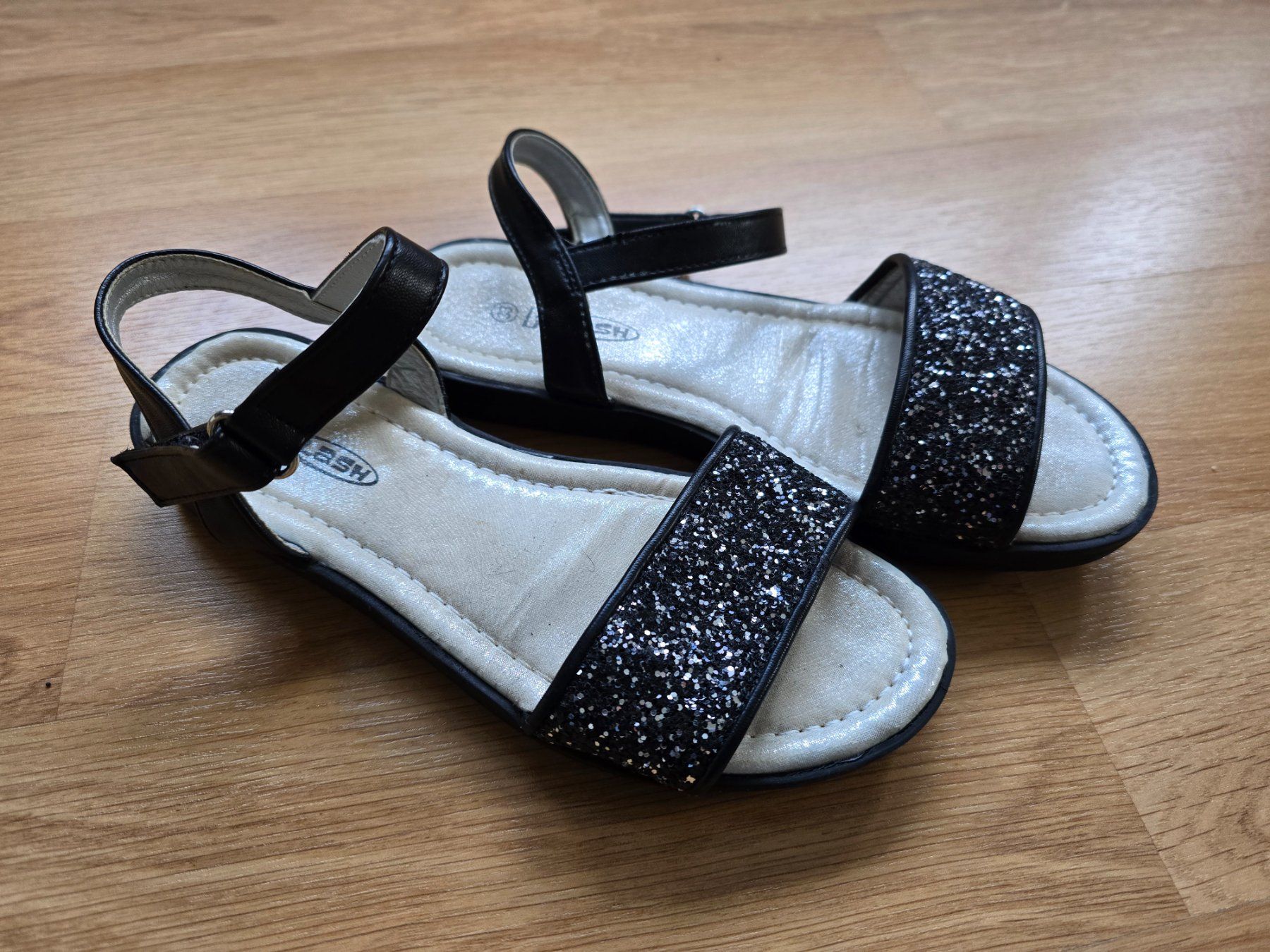 Scarpe per ragazze: Sandalen Gr. 33 – Usato da Büttikon AG venduto da Amineah
