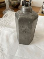 Antike  Zinnflasche, datiert 1875
