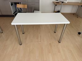 Bürotisch weiss mit Metallbeinen guter Zustand