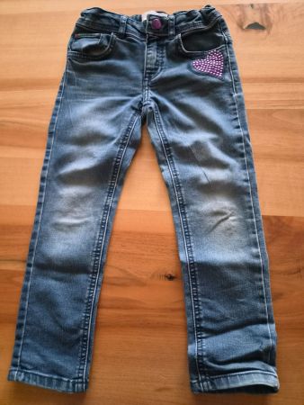 Coole Jeans von Vögele, Gr. 98, mit Herzapplikation!