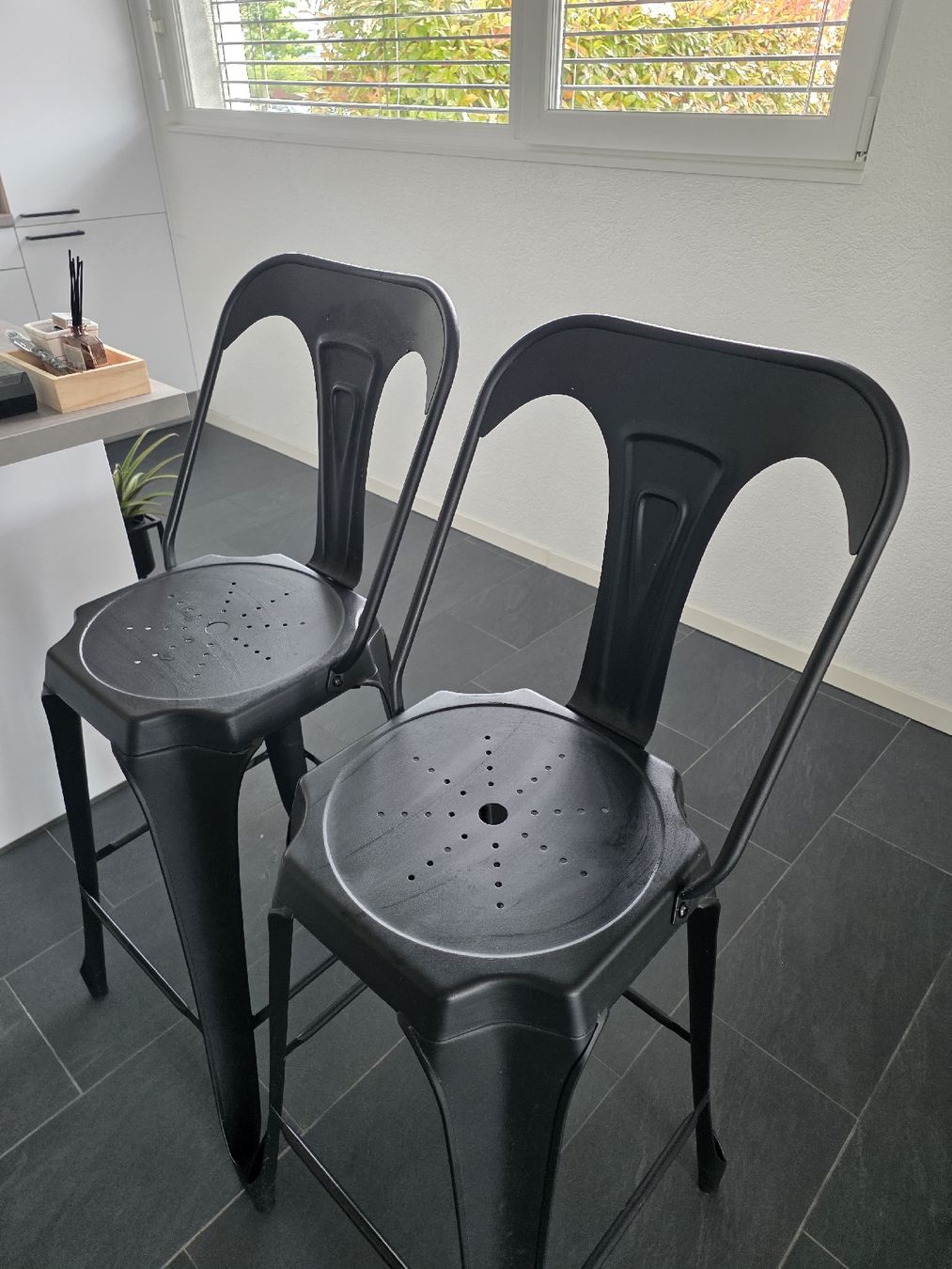 Seggioloni: Lot de 6 chaises de bar noires, parfait. – Usato da Senarclens venduto da max_6bjx 1
