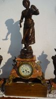 3 TEILIGE STANDUHR; MARMOR, HOLZSOCKEL