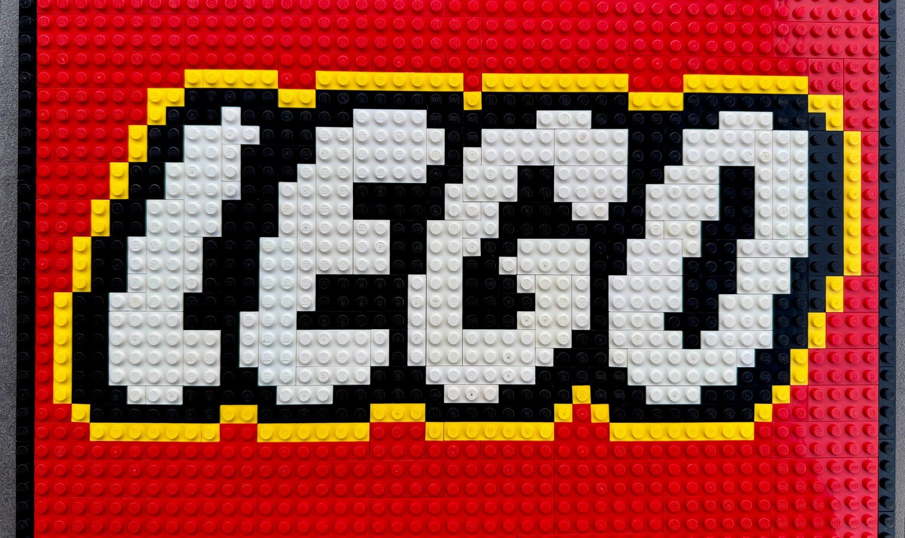 Lego Kit di costruzioni: Schild Lego Logo Brickbuild 48x48 Noppen – Usato da Rechthalten venduto da hosme_be 2