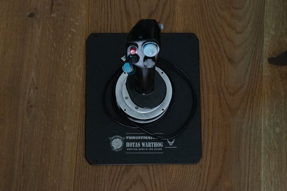 Thrustmaster Warthog HOTAS + Rudder + F/A-18 Flightstick (Gebraucht) in ...