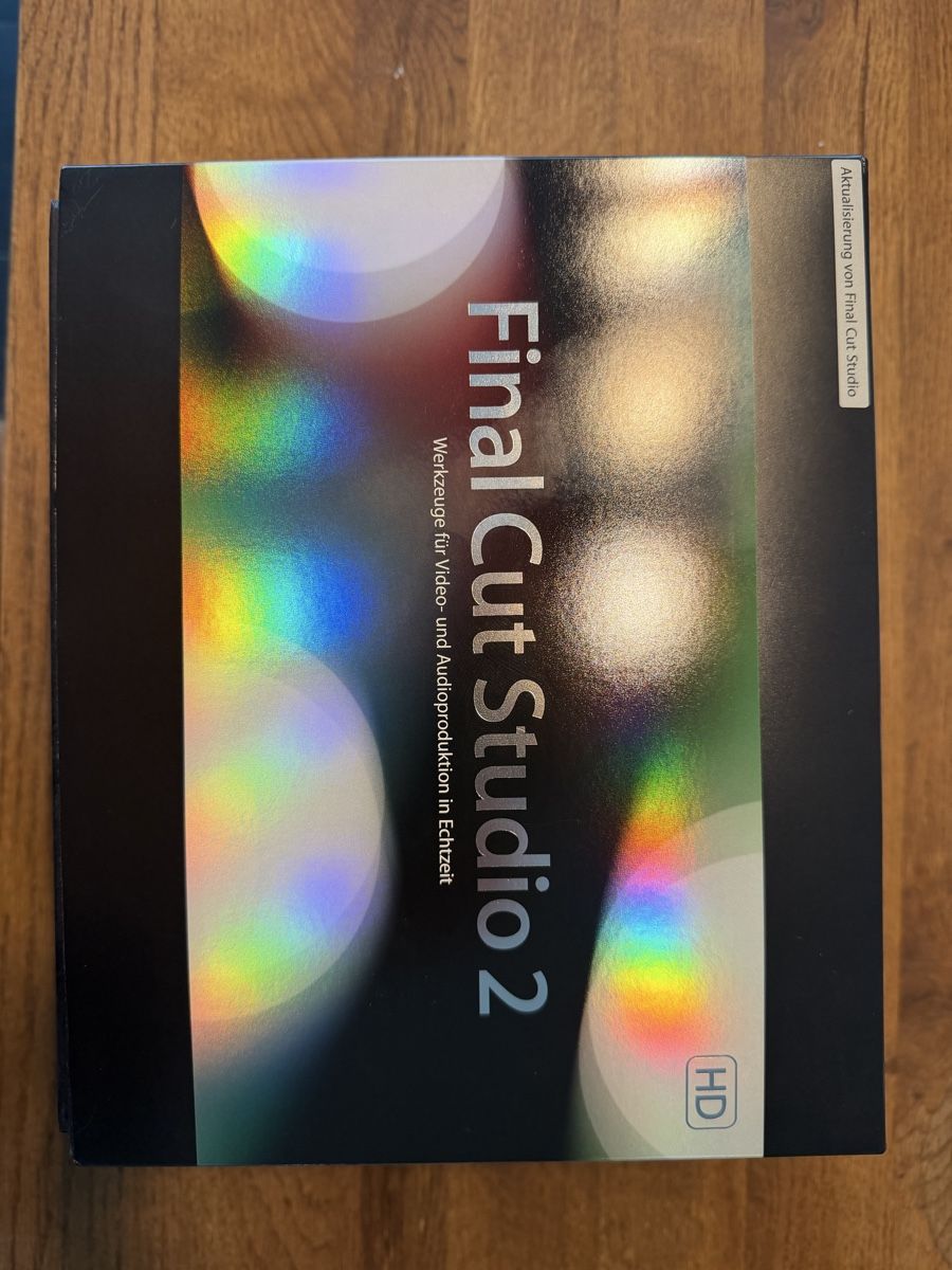 Software: Apple Software Final Cut Studio 2 mit Handbuch Box Set – Usato da Nänikon venduto da MircoPellegrino
