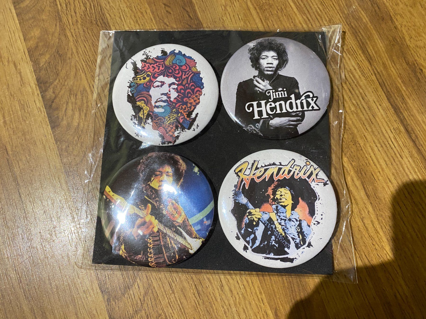 Plaquettes & Badges: Jimi Hendrix Ansteck Badges – Neuf avec emballage d'origine à Basel par FatCatPacksTheRatt