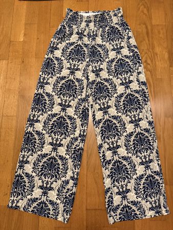 Wunderschöne, leichte Sommerhose. Grösse M.