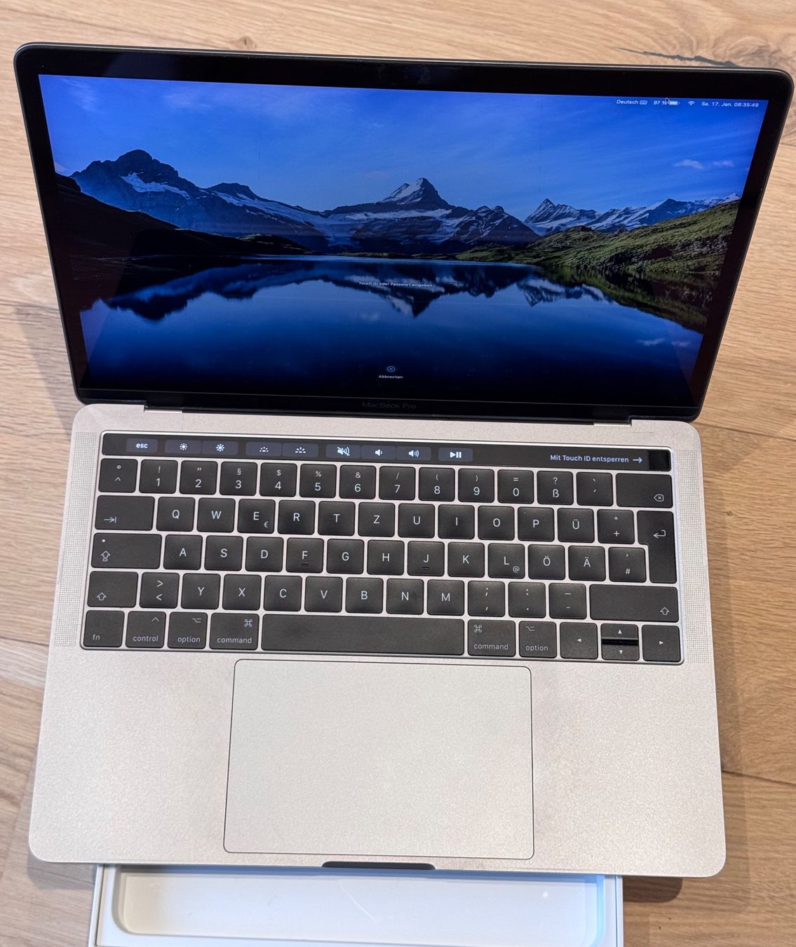 Apple Notebook: MacBook Pro (MBP14,2 Mid 2017 - Retina mit Touchbar) – Usato da Beckenried venduto da Aloisius_1991 1
