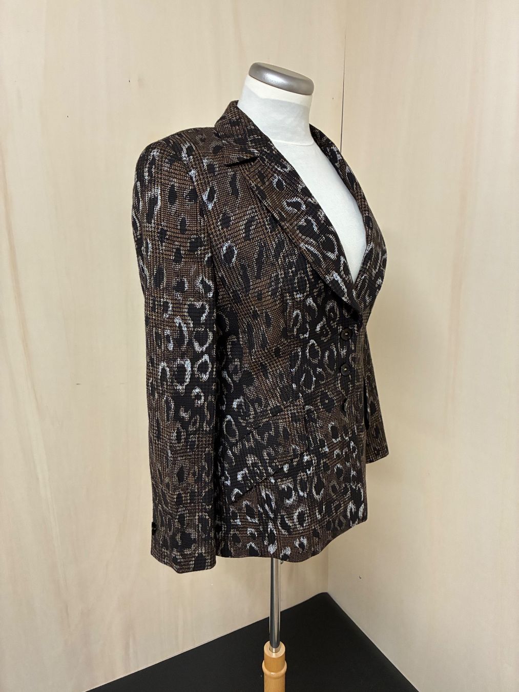 Escada Jacken: Escada Blazer aus Schurwolle in Grösse 40 – Gebraucht aus Zürich von van_5xbk 1