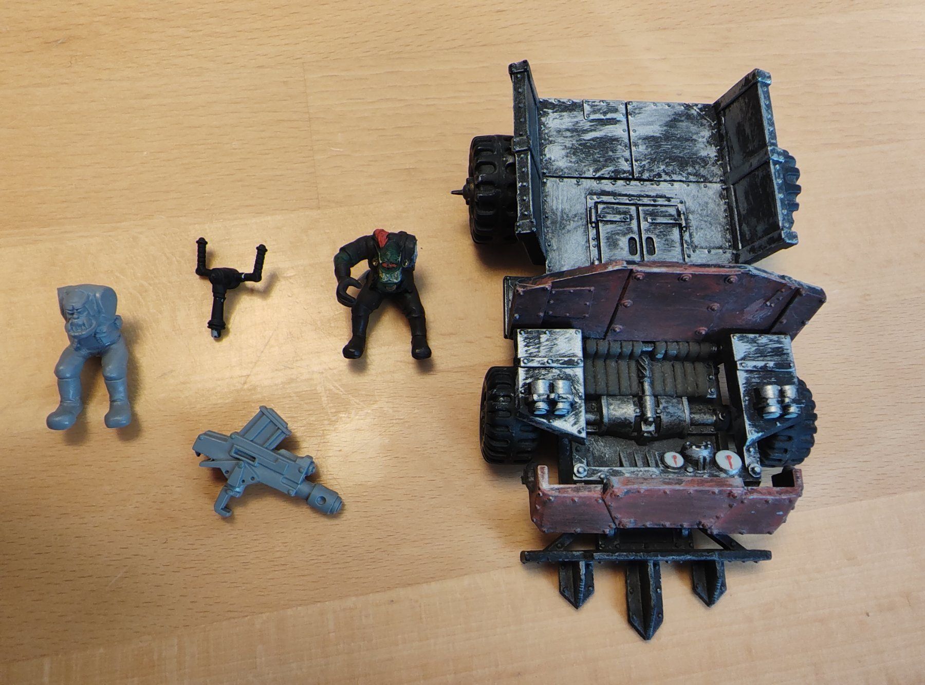 Kit di modellismo & Modellini statici: WARHAMMER 40K - OLD ORKS TRUCK – Usato da Matran venduto da Rafiki91 1