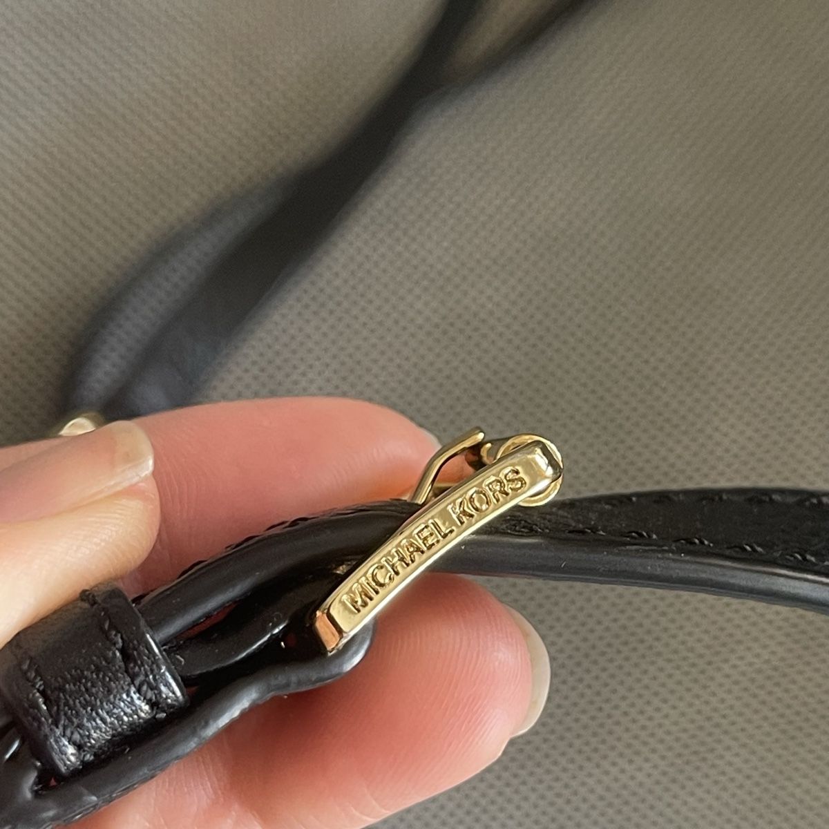 Michael Kors Borse da donna: Schwarze Michael Kors Leder-Umhängetasche – Nuovo (secondo la descrizione) da Bern venduto da dek_7bjd 7