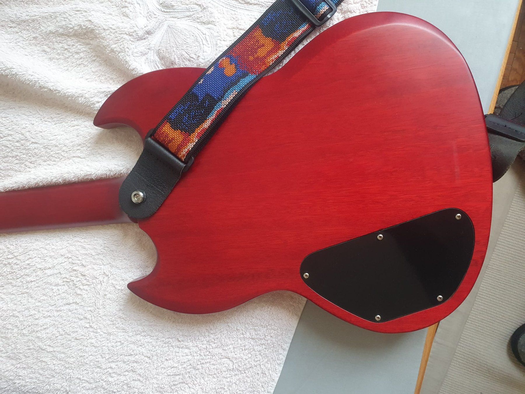 Epiphone Strumenti musicali: EPIPHONE ELEKTRISCHE GITARRE + TRAGTASCHE – Usato da Basel venduto da FirstClass4000 4