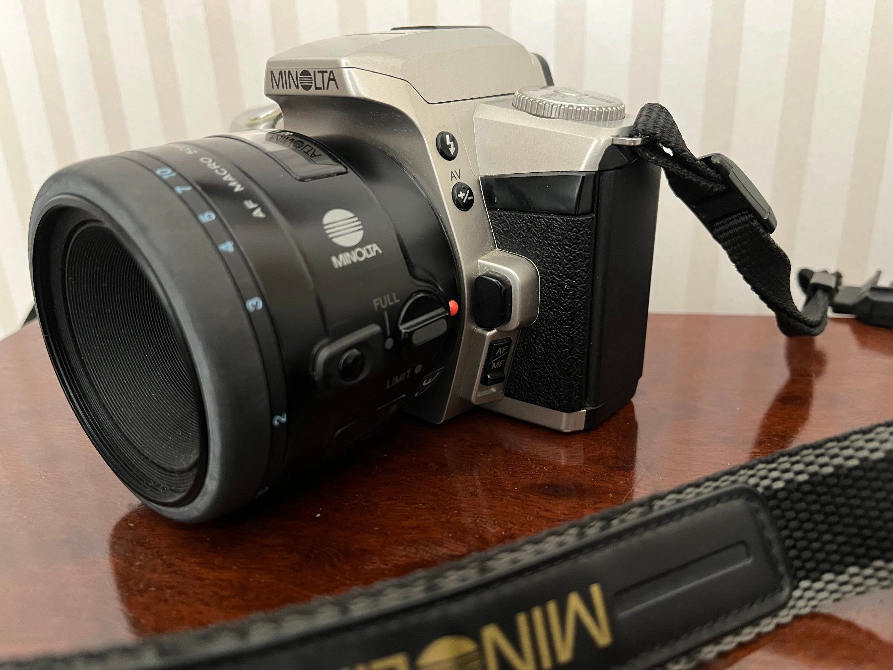 Minolta Appareil photo: Minolta DYNAX 4 mit Objektive und Tasche – D'occasion à Basel par Lancer4 3