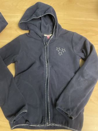 MIGROS KIDS Fleece Jacke, Grösse 134, Blau mit Sternen