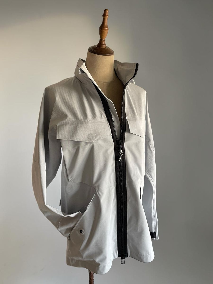 Giacche: ON Running Explorer Jacket Damen S Hellgrau – Usato da Zürich venduto da Recode.Fashion 2