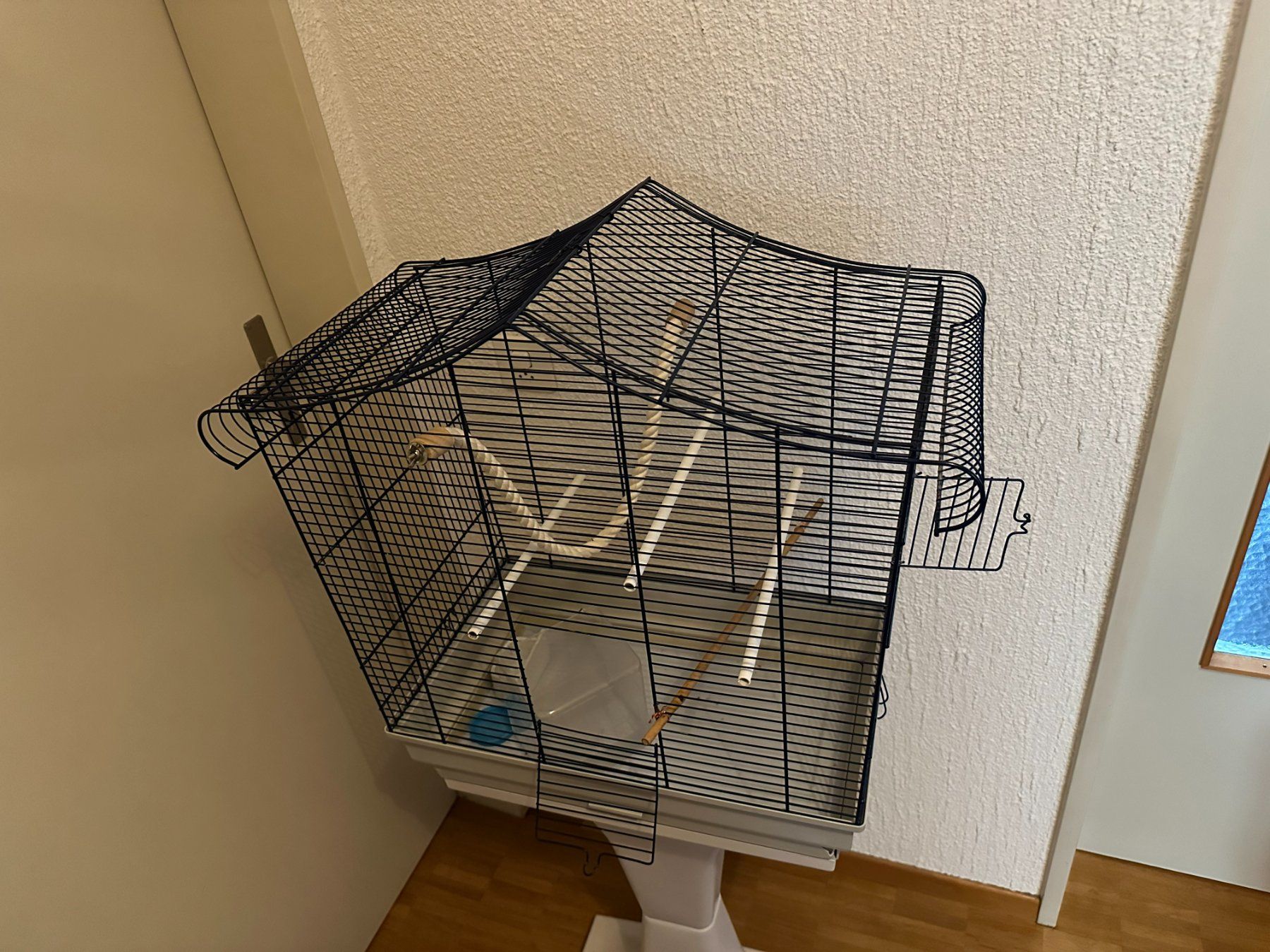 Käfige, Transport & Sicherheit: Vogelkäfig mit Standfuss – Gebraucht aus Wiesendangen von Belvedere 3