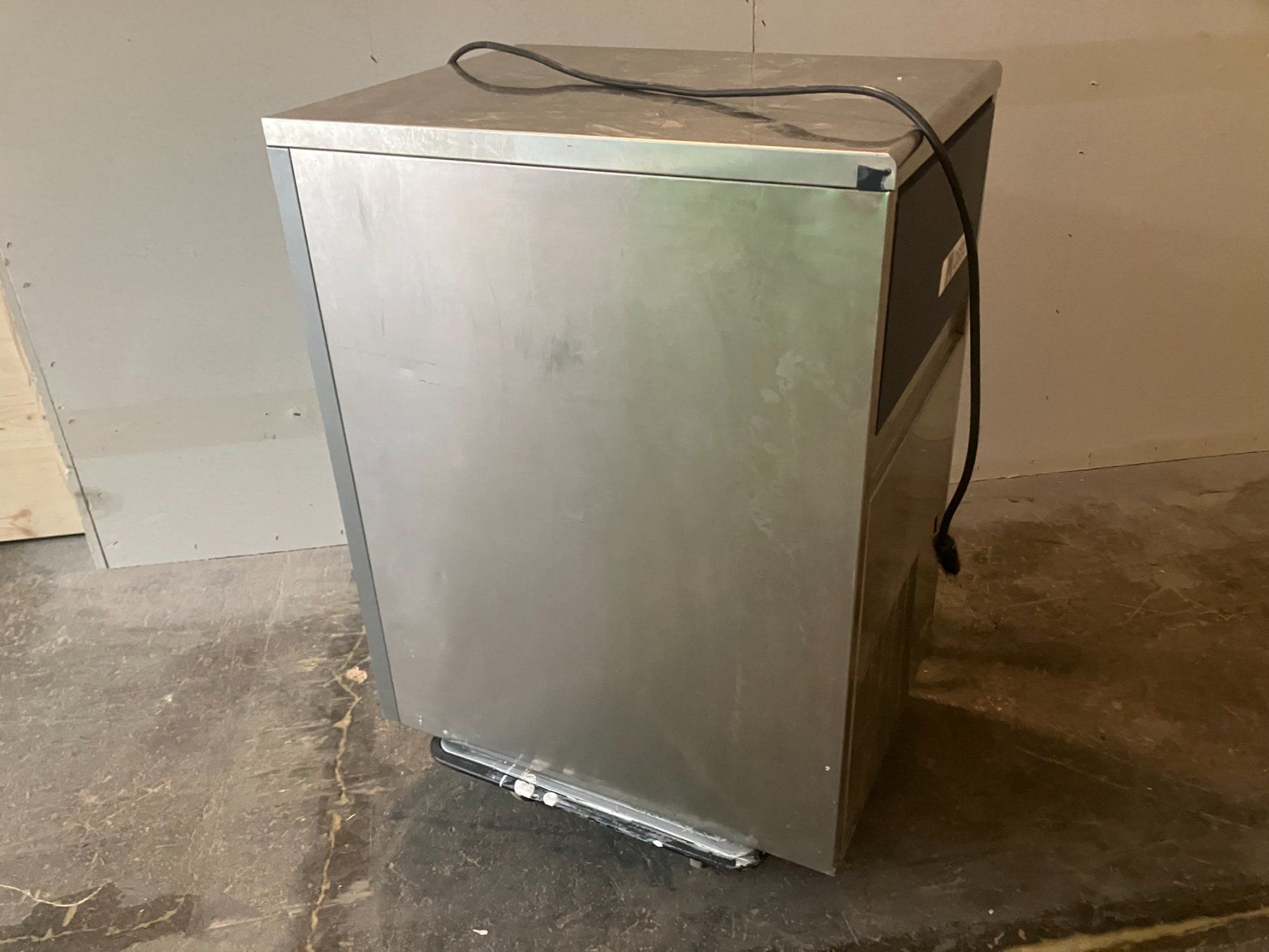 Appareils de cuisine: MAESTRO - Gastro Eiswürfelmaschine ab 1.- – Défectueux à Lichtensteig par Buy24International 1