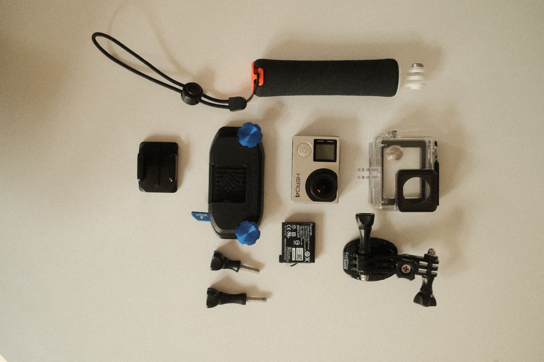Gopro Action Cam: GoPro Hero 4 Black mit Acessoires – Usato da Bern venduto da redumbrella