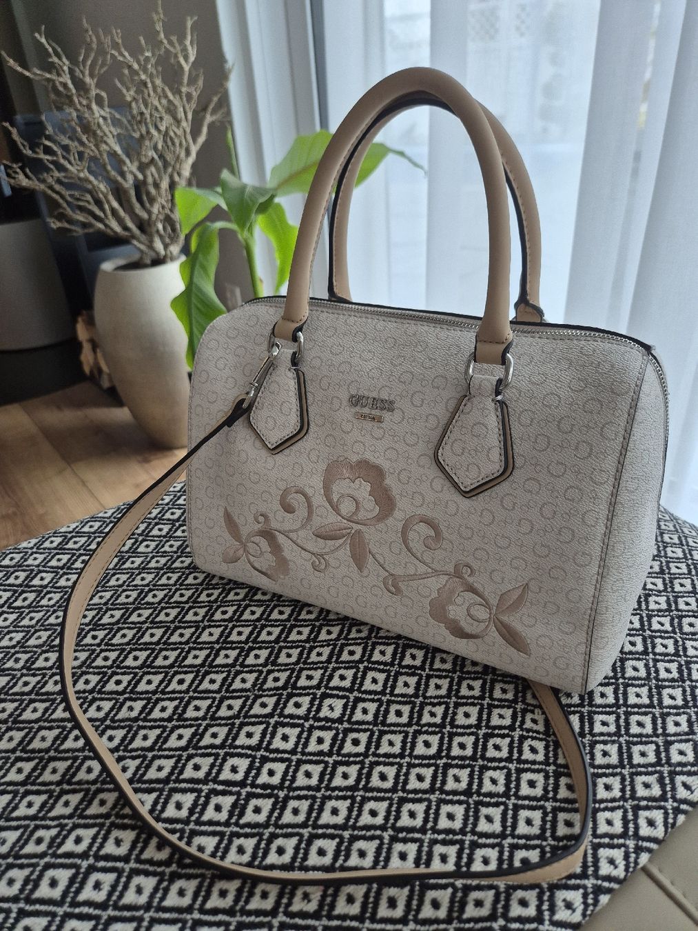 Guess Taschen für Damen: Guess Tasche – Neu (gemäss Beschreibung) aus Weisslingen von Airgate