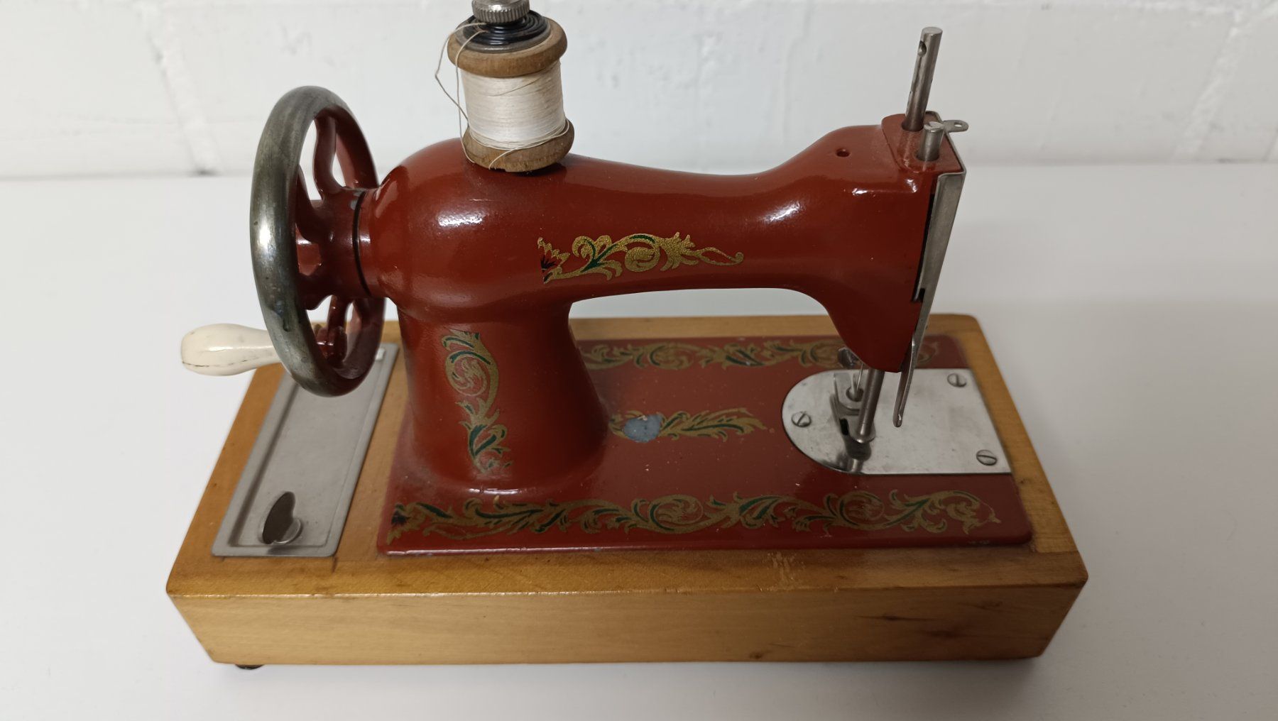 Giocattoli: Mini Nähmaschine UDSSR vintage – Usato da Zürich venduto da Jul69 1