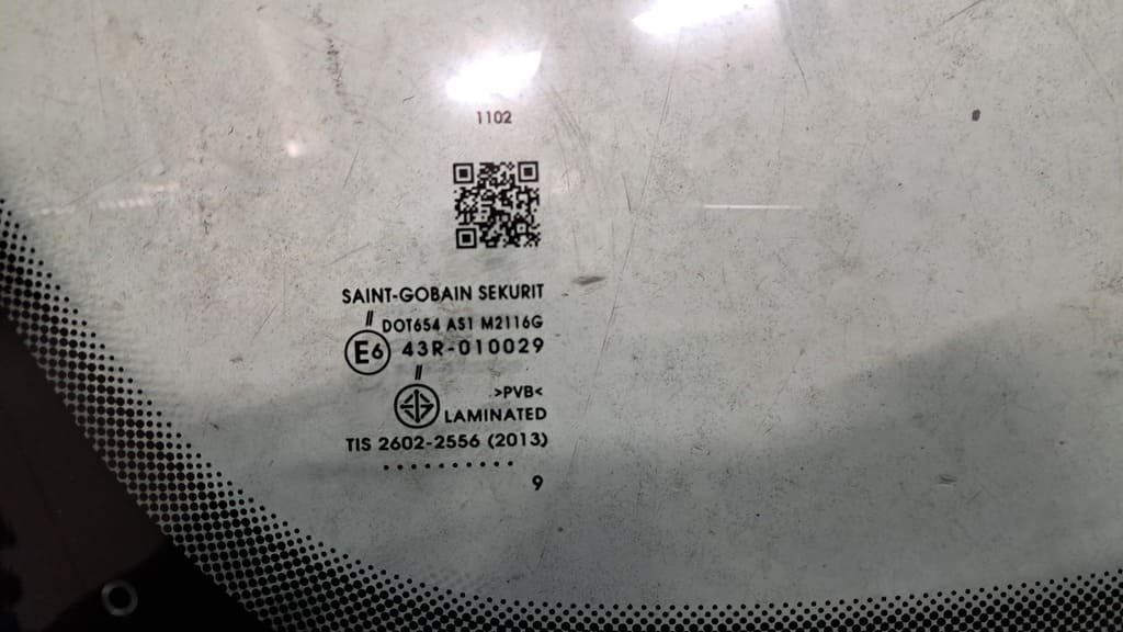 Opel Tutti pezzi di ricambio auto: Frontscheibe Opel Combo 2001-2013 (2202651102) – Usato da Alpnach-Dorf venduto da Hess-Automobile 1
