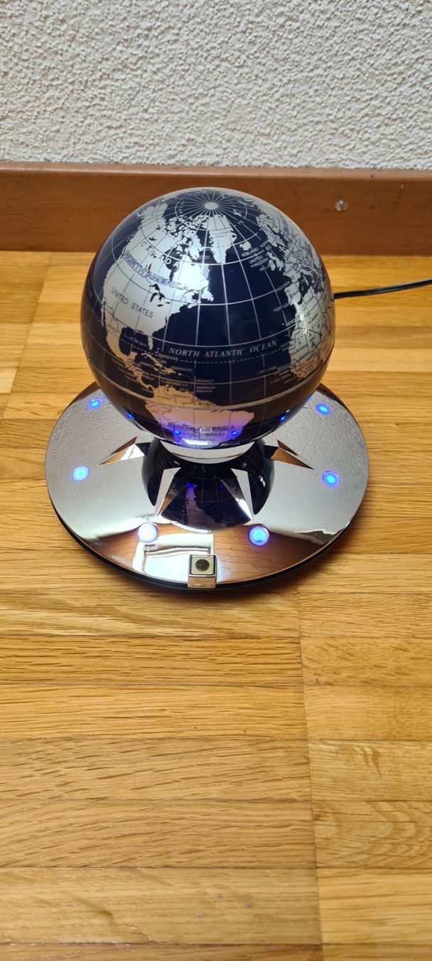 Tutte le decorazioni: Schwebende Erdkugel (Magnetisch) – Usato da Langnau b. Reiden venduto da Banshee7 3