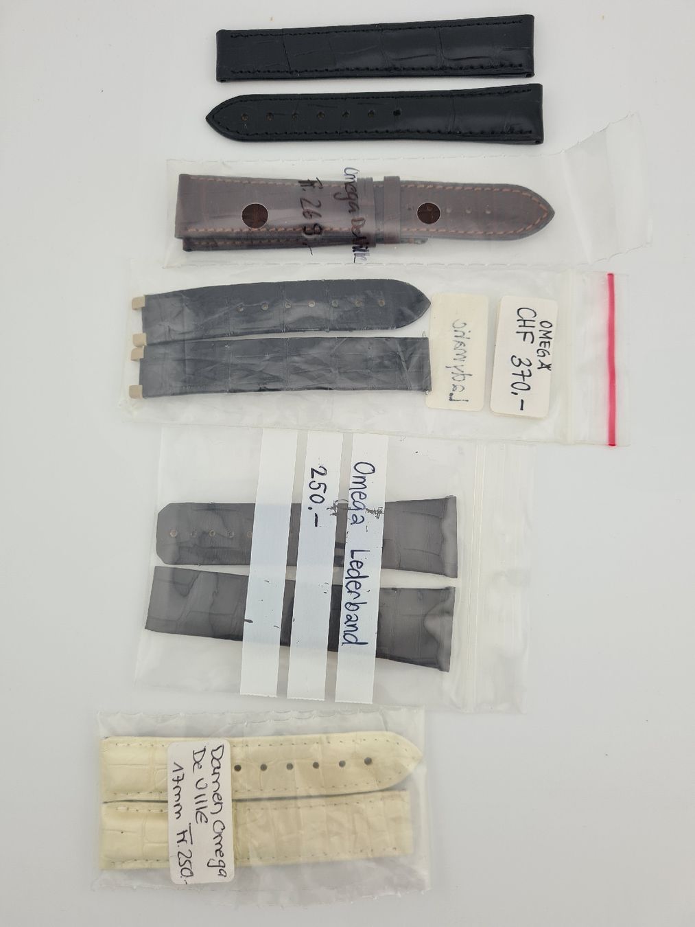 Omega Bracciali & Braccialetti: Omega Lederbänder Gesamtpaket – Nuovo e nell'imballaggio originale da Zug venduto da L.A.Zug