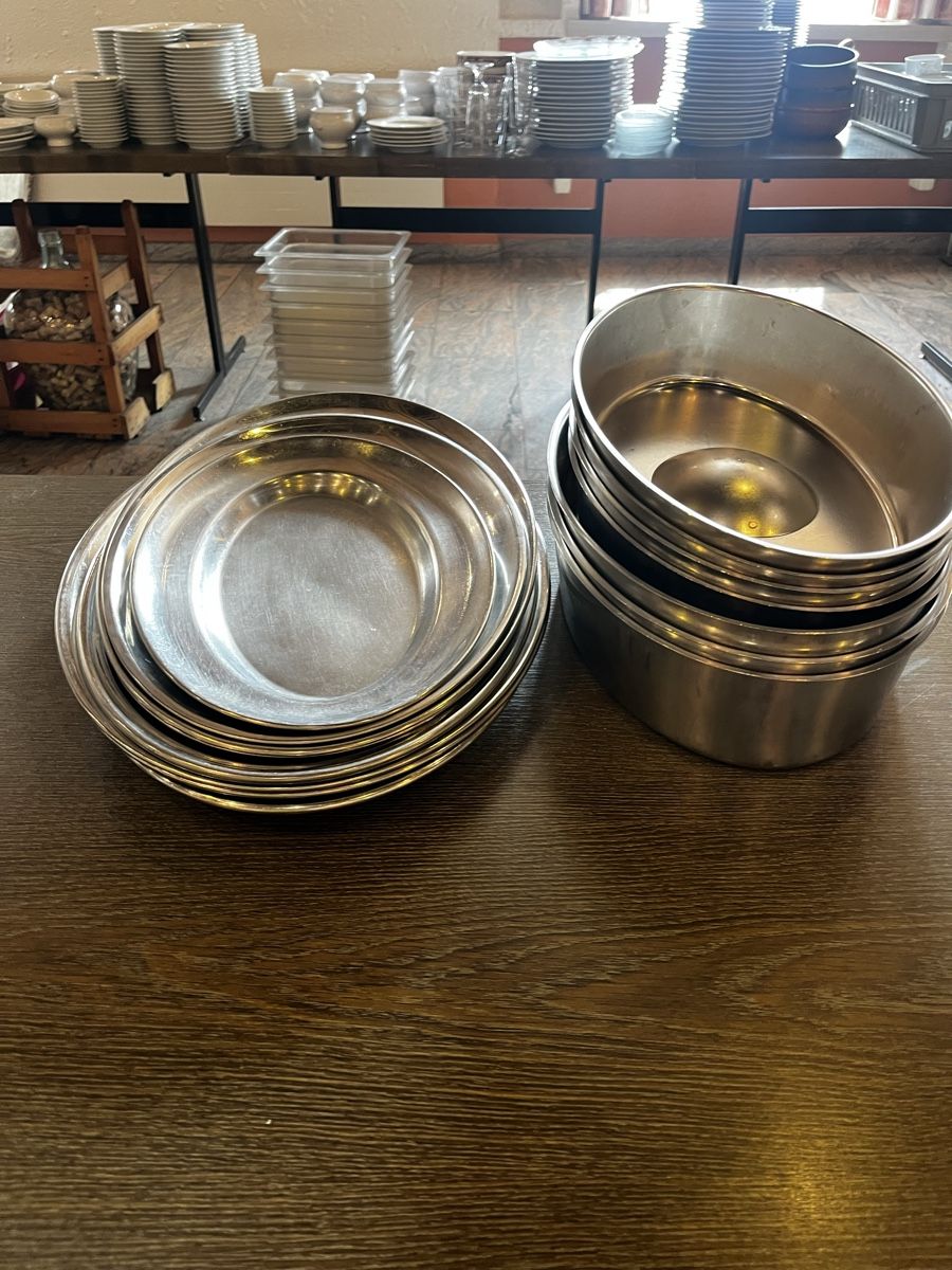 Elettrodomestici da cucina: 7 Chromstahl Anrichteplatten mit Deckel – Usato da Dittingen venduto da Cervolino77 3
