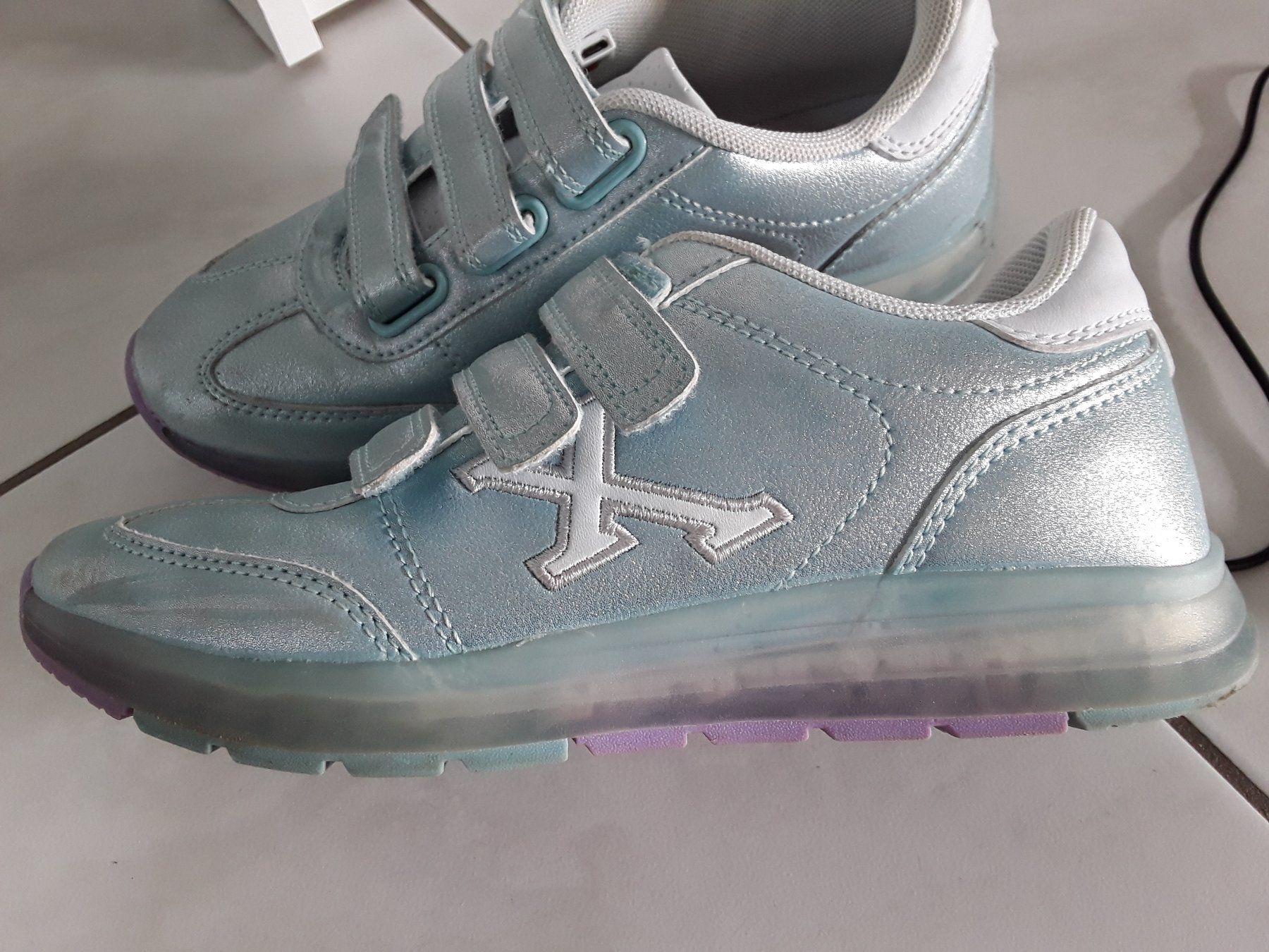 Scarpe per ragazzi: VENICE Schuhe Grösse 35 mit Leuchteffekt – Usato da Heimberg venduto da Samprof 1