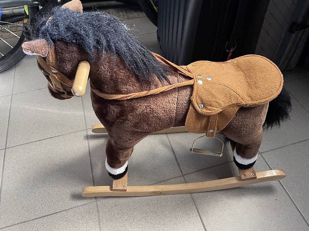 Jouets: Cheval à bascule – D'occasion à Sonceboz-Sombeval par msap 1