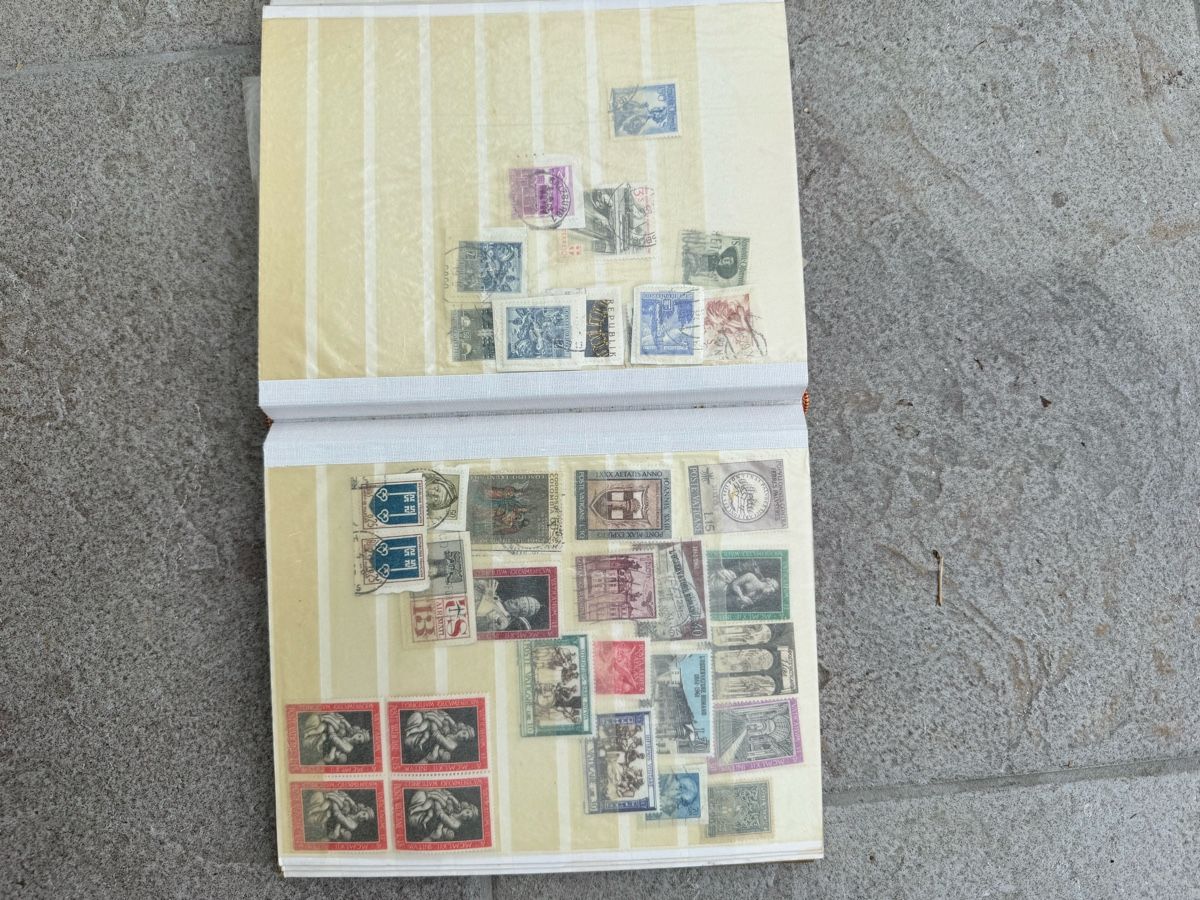Tutti i francobolli: Stamp Album with Assorted Stamps Good Condition – Usato da Seuzach venduto da Wolf936 4