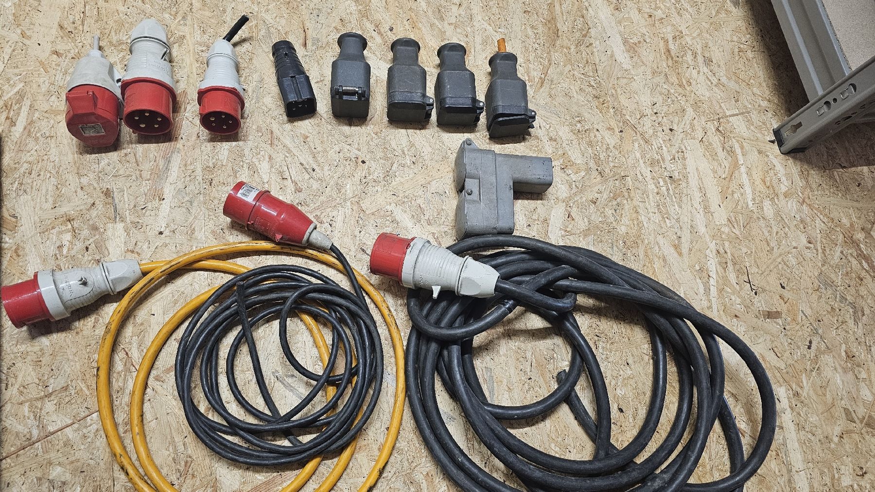 Spine: 380v Stecker Alt und Neu – Usato da recherswil venduto da R_M_R