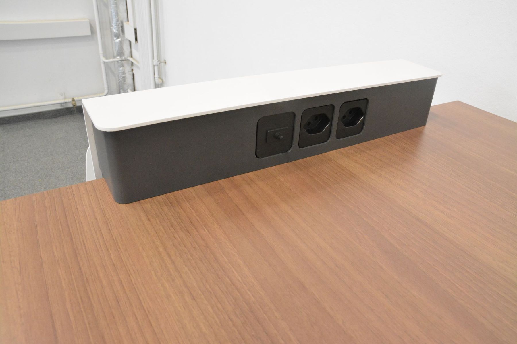 Scaffali: Steelcase bag stand Tisch Ablage-Halterung – Usato da Schönenwerd venduto da mcofficeshop 1