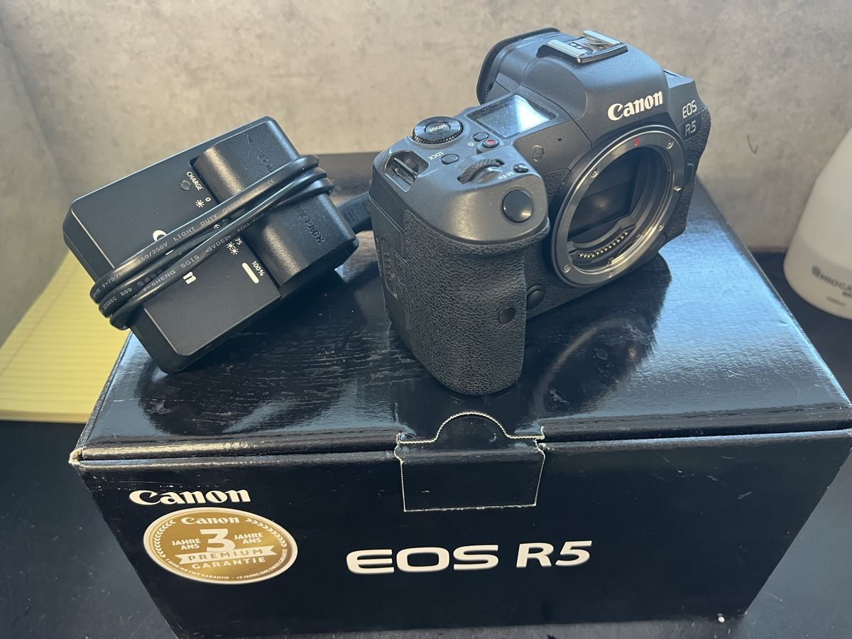 Canon R5 100mm RF and viele extras (Gebraucht) in Au ZH für CHF 2600 ...