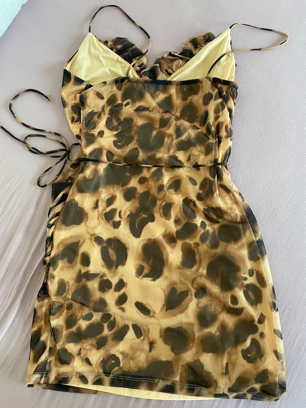 Bershka Vestiti: Kurzes Leoparden-Trägerkleid – Usato da Dielsdorf venduto da CecileWe 1