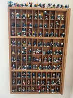 Schlumpf Figuren Sammlung im Setzkasten