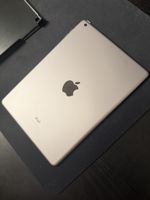 Apple iPad Air 32 GB inkl. Lederetui und Ladekabel