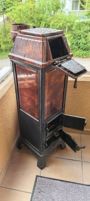Altri mobili d'antiquariato: Kleiner Kachelofen  – Usato da huenenberg venduto da Suizofelize