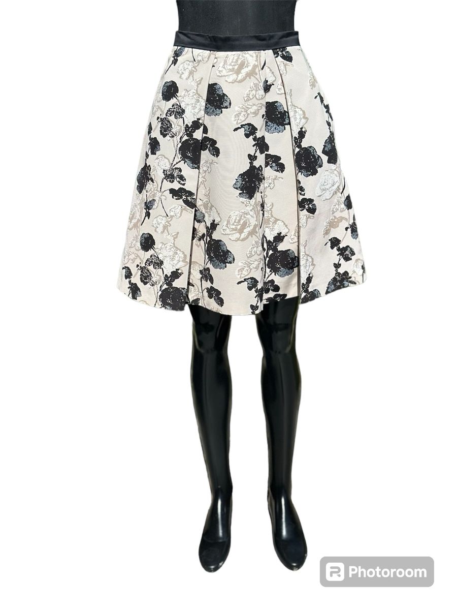 Max Mara Röcke: Floral Jacquard Skirt MaxMara Size M – Gebraucht aus Zufikon von Modestil365