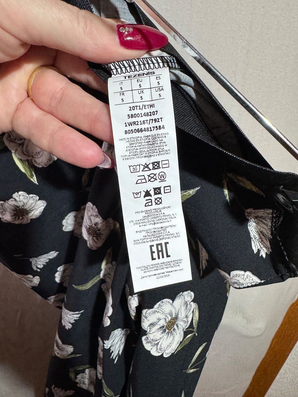 Pantaloni: Schöne geblümte  Hose Gr. S – Usato da Grosswangen venduto da second_hand_dress 4